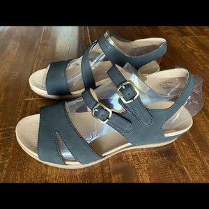Dansko Angela strapped sandals Size EU 39    New with box